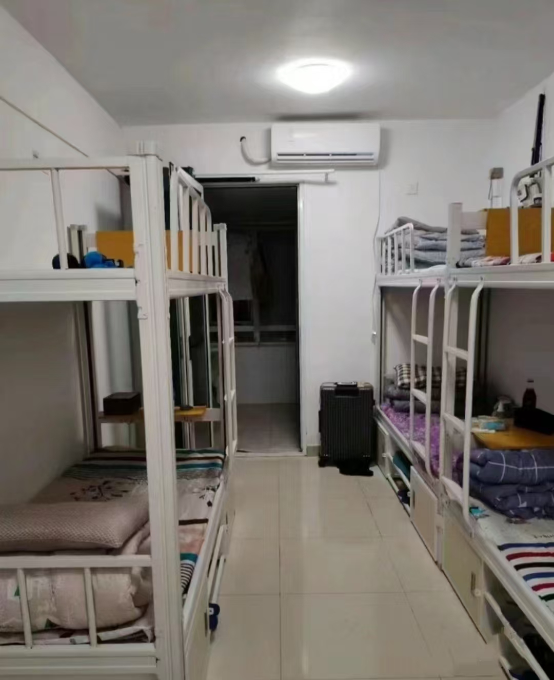 iPEG太原富士康制造總部在C培-5F階梯教室隆重召開新產品量產動員誓師暨績優表彰大會。