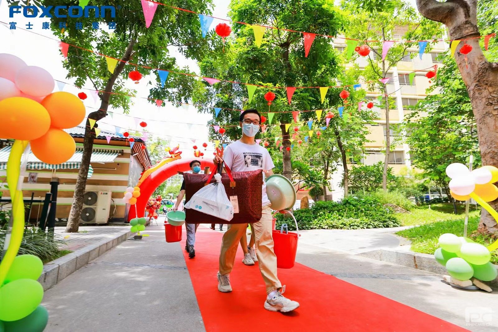 深圳富士康現在招聘小時的什么工價？